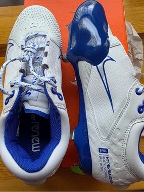 Nike White and Royal Blue Metal Softball Cleats Dipped Toe RHP